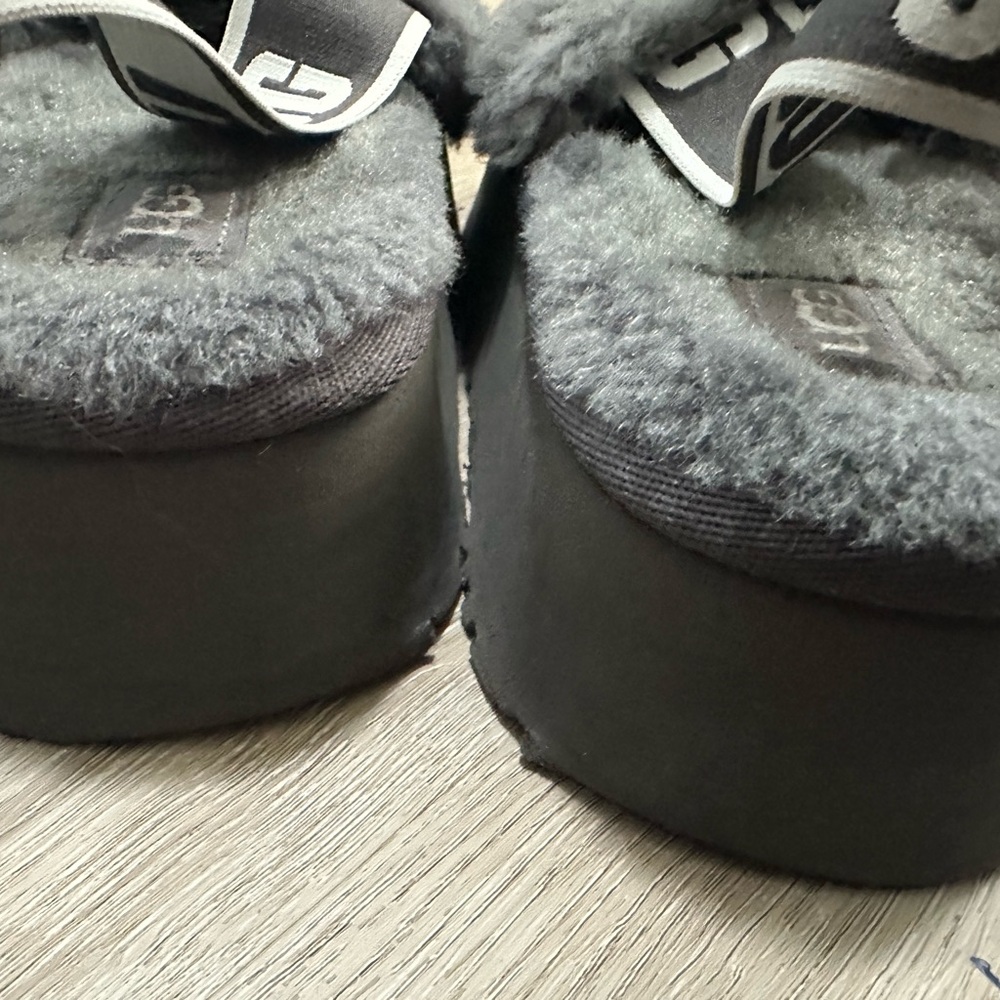 UGG Women’s Charcoal Fluffy Slippers - Picture 4 of 6